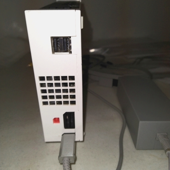 2006 Nintendo Wii Console - Picture 5 of 10